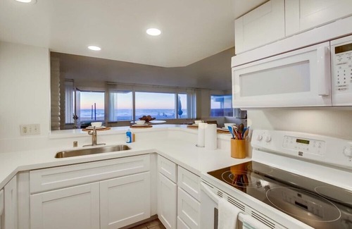 Central Mission Beach House | 2 Levels of Ocean Front ★ HUGE Patio ★ AC
