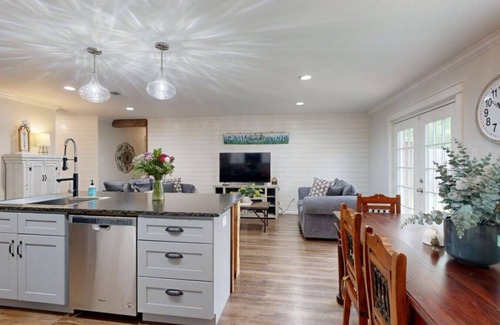 Bryan House | 2 Living Rooms, PlayStation Game System, Multiple Sleeping Areas, Pet Friendly!