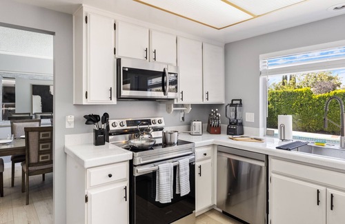Hacienda Heights House | 2 Living Rooms+Pool View 4bd-3ba Cal King 18mi Disneyland