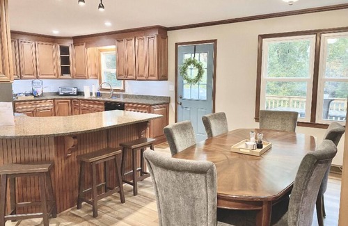 Conestee House | 2 Living Spaces -2800 ft.² -Sleeps 10