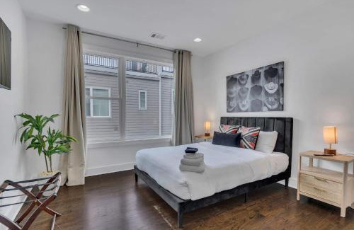 Nashville House | 2 Lux Homes with Rooftop Views Sleeps 24