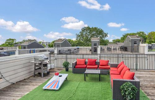 Nashville House | 2 Lux Homes with Rooftop Views Sleeps 24