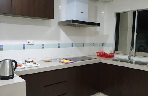 Kota Kinabalu Apartment | 2. Luxury Kristal Condo 2 丹绒亚路高級市中心住宅