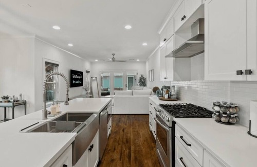 Lakewood Heights House | 2 Luxury Pool Homes ✔️Sleeps 20 ✔️2 Pools ✔️2 Games Rooms ✔️SMU