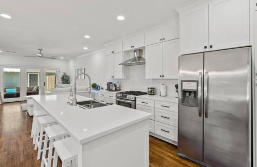 Lakewood Heights House | 2 Luxury Pool Homes ✔️Sleeps 20 ✔️2 Pools ✔️2 Games Rooms ✔️SMU