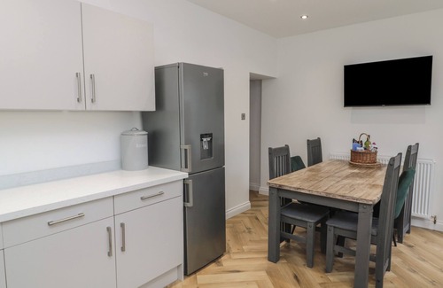 Woodhorn Cottage | 2 MARINE COTTAGES, pet friendly, with hot tub in Newbiggin-By-The-Sea