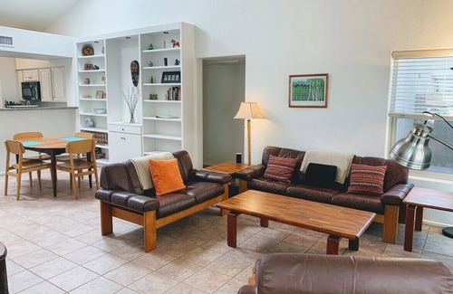 Old Fort Lowell House | 2 Master bedrooms - Serene Neighborhood - Close to TMC and The Loop