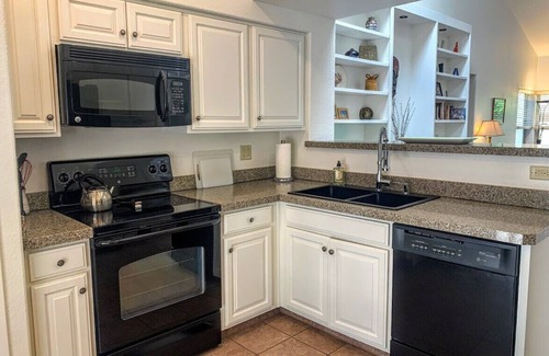 Old Fort Lowell House | 2 Master bedrooms - Serene Neighborhood - Close to TMC and The Loop