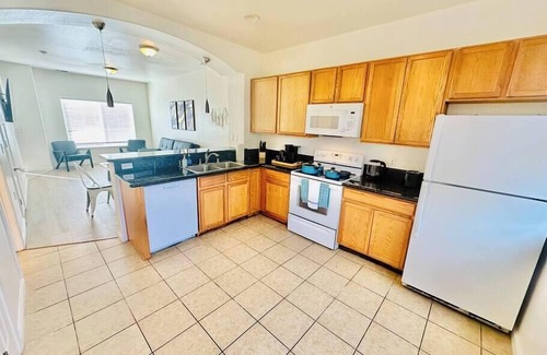 Reno House | 2 Masters, 3 TVs, Sleeps 7/F8