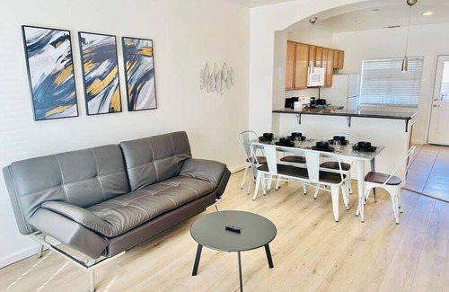 Reno House | 2 Masters, 3 TVs, Sleeps 7/F8