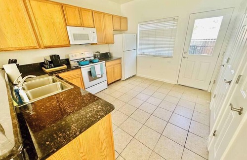 Reno House | 2 Masters, 3 TVs, Sleeps 7/F8
