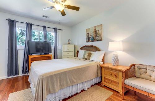 College Park House | 2 Mi to Airport College Park Home with Grill!