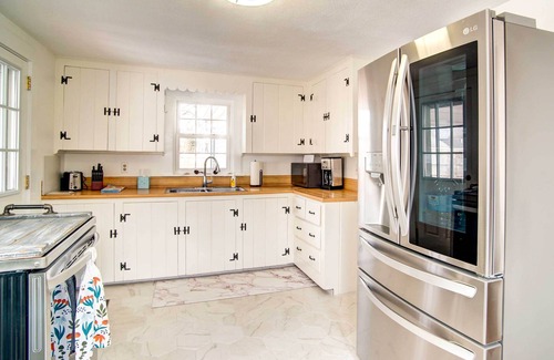 Hyannis House | 2 Mi to Beach: Coastal Retreat in Hyannis!