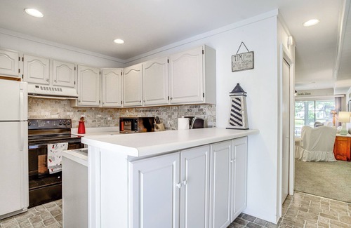 Selbyville Condo | 2 Mi to Beach: Gem w/Enclosed Patio in Selbyville