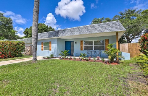 Largo House | 2 Mi to Beach Home with Screened Porch in Largo