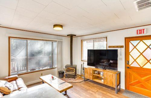 Moonridge House | 2 Mi to Big Bear Mtn Resort Cabin with Updated Deck