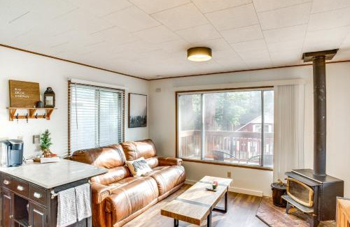 Moonridge House | 2 Mi to Big Bear Mtn Resort Cabin with Updated Deck