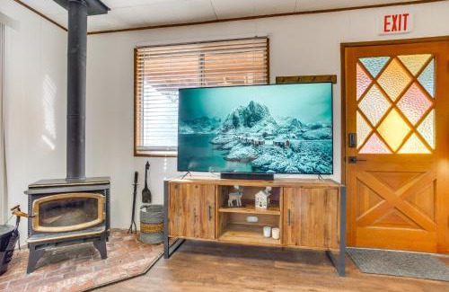 Moonridge House | 2 Mi to Big Bear Mtn Resort Cabin with Updated Deck
