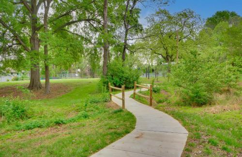 Greensboro House | 2 Mi to Downtown Greensboro Home By Park!