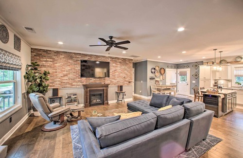 Parker House | 2 Mi to Downtown: Luxe Greenville Retreat!