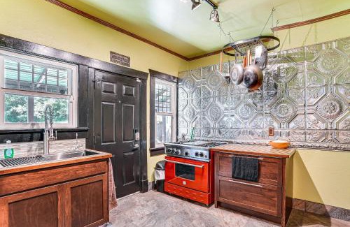 South Perry District Apartment | 2 Mi to Downtown Spokane Nurse-Ready Rental