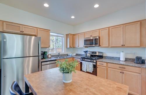Flagstaff House | 2 Mi to Dtwn Flagstaff Home with Balcony!