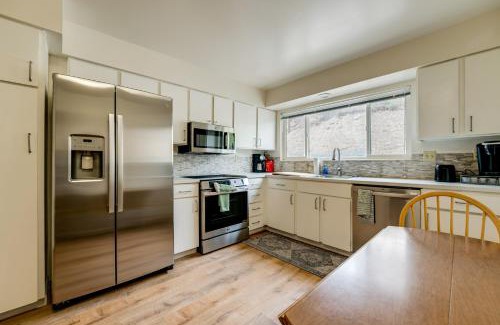 Northeast Reno House | 2 Mi to Dtwn Reno and UNR City-View Townhome!