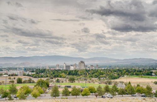 Northeast Reno House | 2 Mi to Dtwn Reno and UNR City-View Townhome!