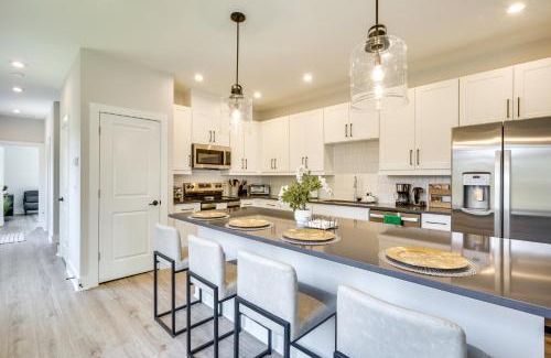 Durham House | 2 Mi to Duke and 3 Mi to Downtown Durham Townhome