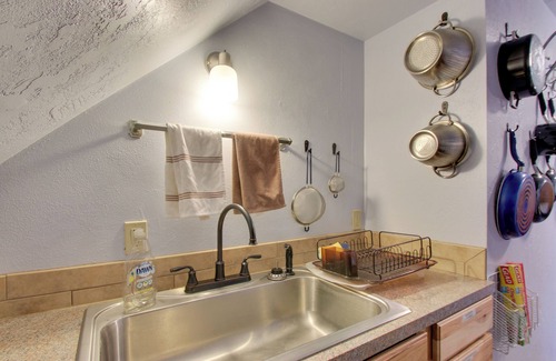 Lawton Apartment | 2 Mi to Fort Sill: Studio w/Home Gym in Lawton