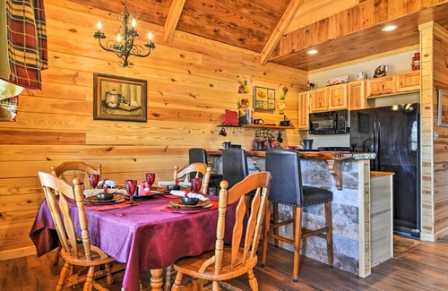 Hot Springs Cabin | 2 Mi to Lake Hamilton: Hot Springs Cabin w/Loft!