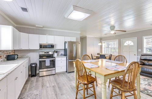 Panacea House | 2 Mi to Mashes Sands Beach: Quiet Home w/Dock!