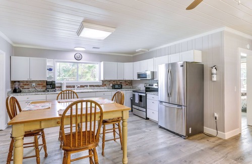 Panacea House | 2 Mi to Mashes Sands Beach: Quiet Home w/Dock!