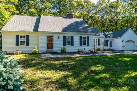 Dennis House | 2 Mi to Mayflower Beach Fire pit & AC