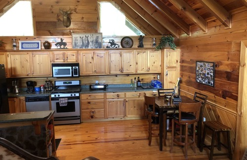 Murphy Cabin | 2 mi To Murphy center. 5 minutes to Casino . 10 minutes to Medical Center.