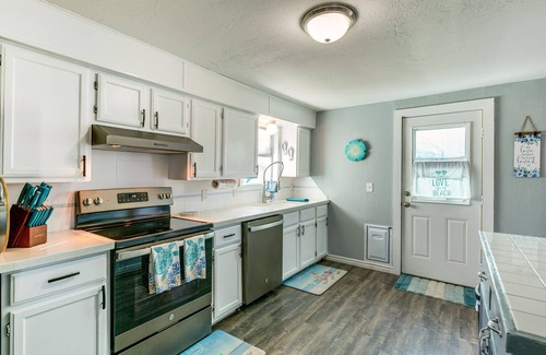 Aransas Pass House | 2 Mi to Redfish Bay: Aransas Pass Home w/Fire Pit