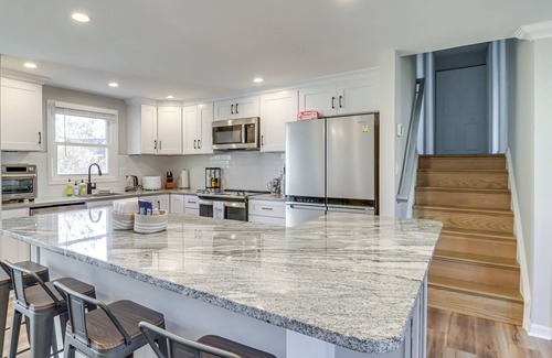 Annapolis House | 2 Mi to Sandy Point State Park: Home w/Deck!