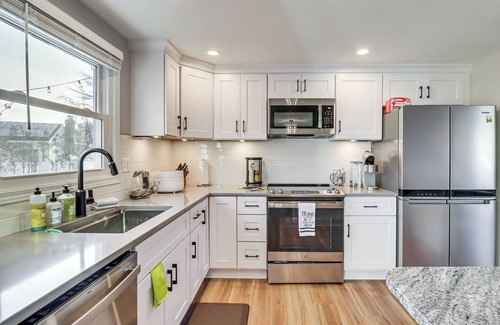 Annapolis House | 2 Mi to Sandy Point State Park: Home w/Deck!