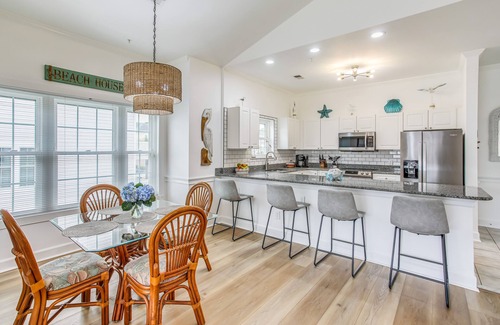 Central Myrtle Beach Condo | 2 Mi to Shore: Myrtle Beach Condo w/Pool!