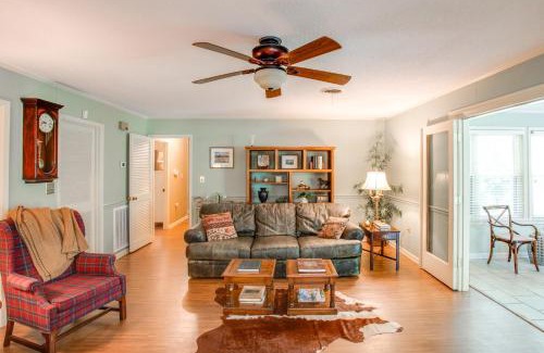 Oxford House | 2 Mi to Square, 3 Mi to Ole Miss Oxford Getaway!