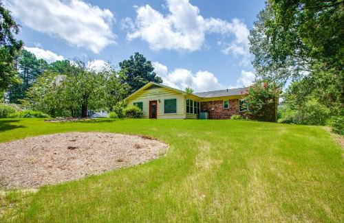 Oxford House | 2 Mi to Square, 3 Mi to Ole Miss Oxford Getaway!