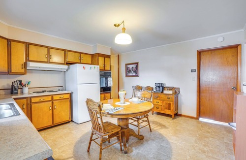 Etowah House | 2 Mi to Town: Rustic East Tennessee Home!