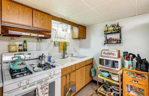 Cheektowaga Apartment | 2 Mi to Walden Galleria Apartment with Patio