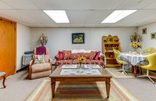 Cheektowaga Apartment | 2 Mi to Walden Galleria Apartment with Patio