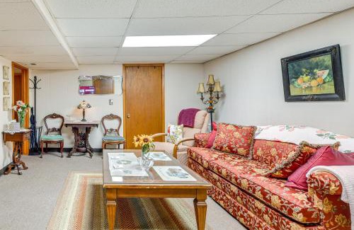 Cheektowaga Apartment | 2 Mi to Walden Galleria Apartment with Patio