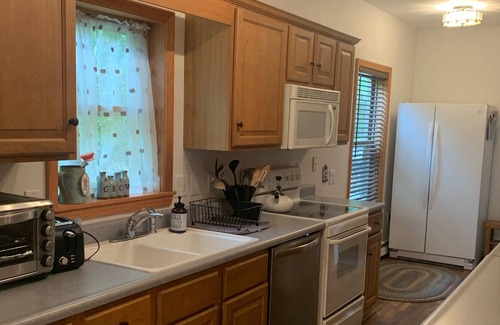 Champion House | 2 Miles from 7 Springs - Borders Laurel Hill State Park - Dogs welcome