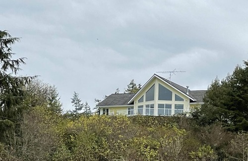 Oak Harbor Apartment | 2 Miles from Deception Pass w/Strait of Juan de Fuca VIEWS !