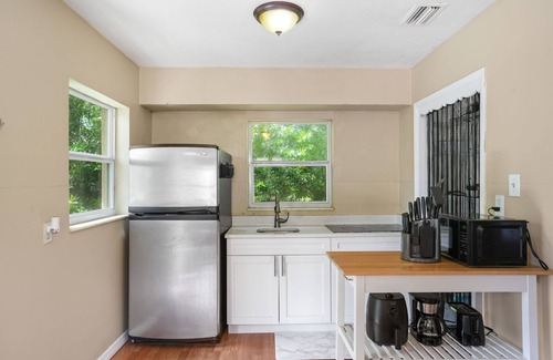 Ybor City House | 2 Miles From Downtown Tampa