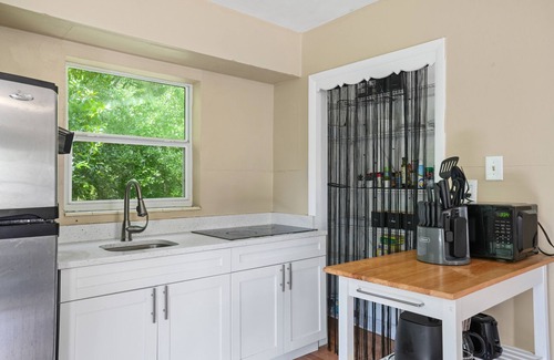 Ybor City House | 2 Miles From Downtown Tampa