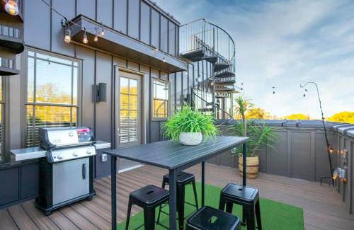 Hadley - Washington House | 2 Miles to Broadway w Rooftop Deck Grill & Garage